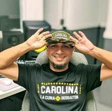 Load image into Gallery viewer, T-Shirt Negra “Carolina – La Cuna del Reggaetón”