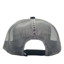 Load image into Gallery viewer, Gorra Carolina 1990 Gris – Trucker Edition