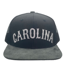 Load image into Gallery viewer, Gorra Carolina 1990 Negra – Trucker Edition