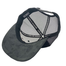 Load image into Gallery viewer, Gorra Carolina 1990 Negra – Trucker Edition
