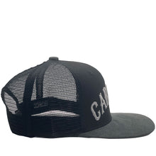 Load image into Gallery viewer, Gorra Carolina 1990 Negra – Trucker Edition